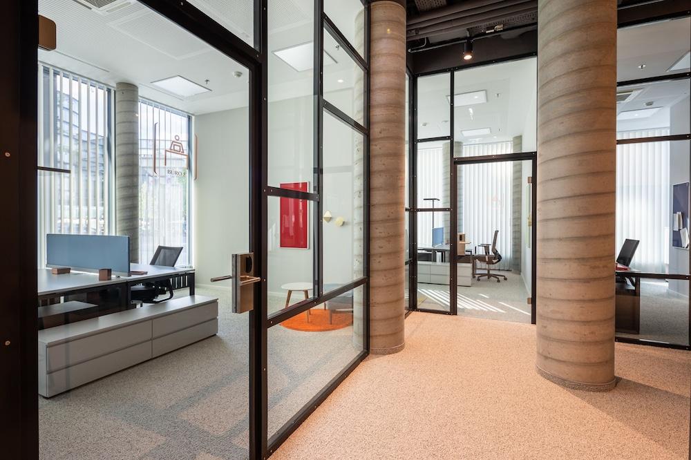 Appart hôtel Adina Serviced 4*